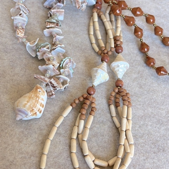 ♡3 Shell, Wood Beads, And Paper Beaded Necklaces♡ - Picture 2 of 6